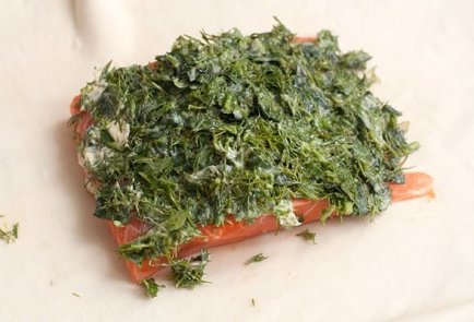 Лосось, запеченный в тесте с базиликом