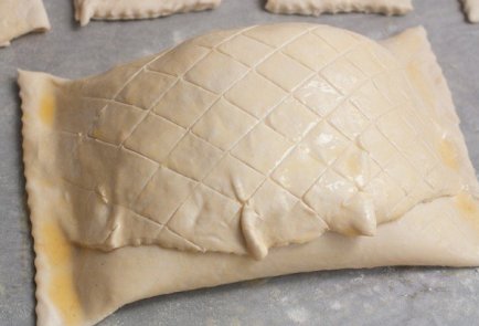 Лосось, запеченный в тесте с базиликом