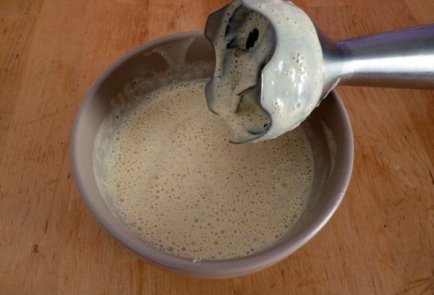 Салат «Вальдорф» с яблоками, изюмом и сельдереем