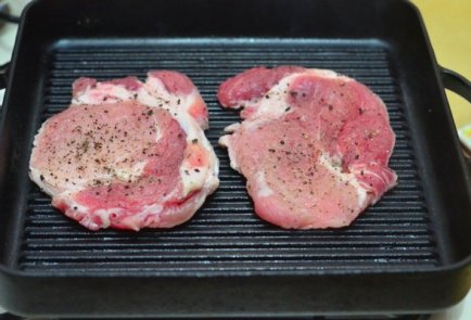 Классическая отбивная из свинины на гриле