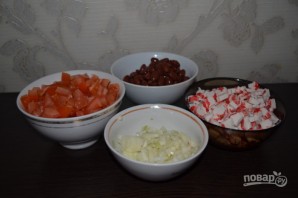 Салат с красной консервированной фасолью - фото шаг 1