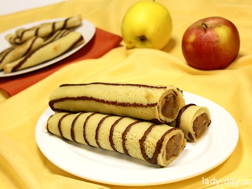 Полосатые блины с яблоками