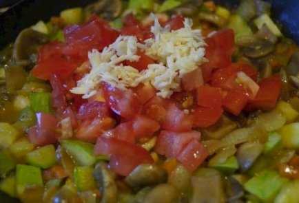 Овощное рагу с карри, шафраном и имбирем