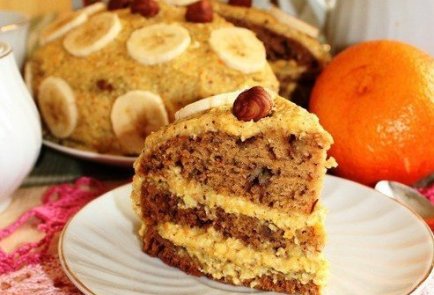 Апельсиновый торт с лесными орехами и бананом