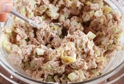 Сэндвичи с тунцом и солеными огурчиками