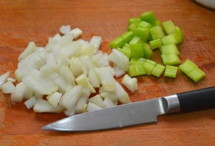 Крем-суп из брокколи, лука и сельдерея