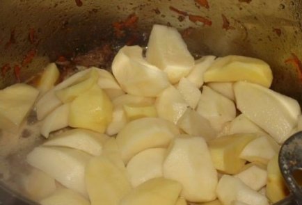 Жаркое с мясом, грибами и нудлями