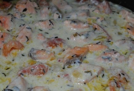 Фетучини с семгой в сливочном соусе и пармезаном