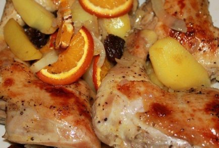 Куриные окорочка с картофелем под апельсинами