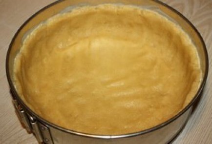 Открытый пирог с творожной начинкой и ягодами