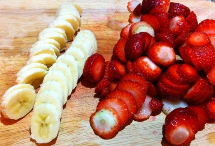 Канапе с фруктами, блинчиками и пастой «Нутелла»