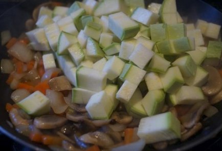 Овощное рагу с карри, шафраном и имбирем