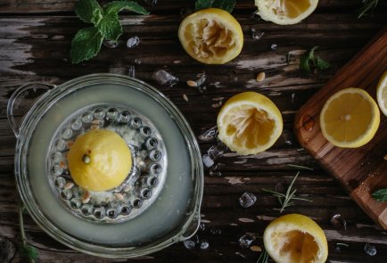 Лимонад с мятой и розмарином