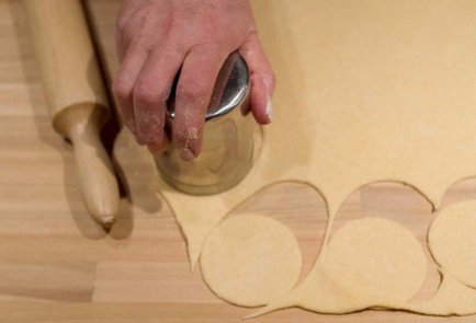 Вареники с картошкой, шкварками, грибами и луком