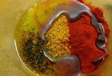 Курица и картофель с куркумой и паприкой