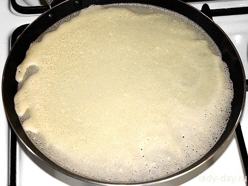 Полосатые блины с яблоками