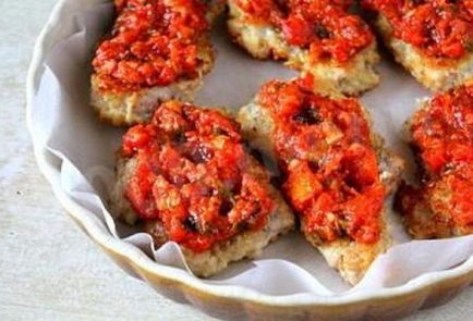 Куриные бедра с помидорами и сыром Моцарелла