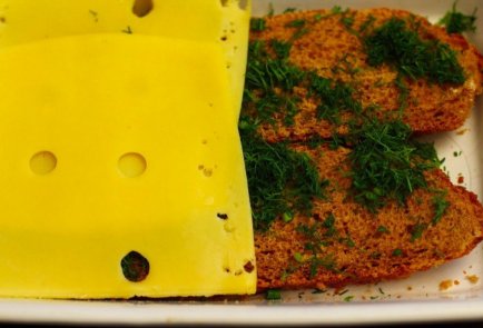 Хлебный укропно-сырный пирог