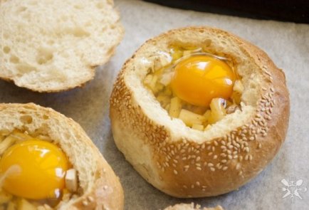 Завтрак в булочке с грибами и сыром