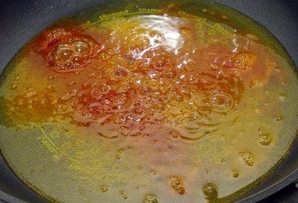 Курица и картофель с куркумой и паприкой