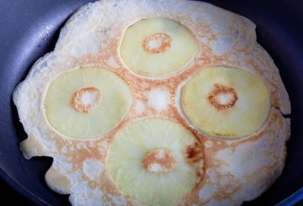 Вкусные блины на молоке с яблочным припеком