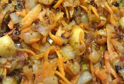 Тушеная картошка с мясом и сметаной в горшочках