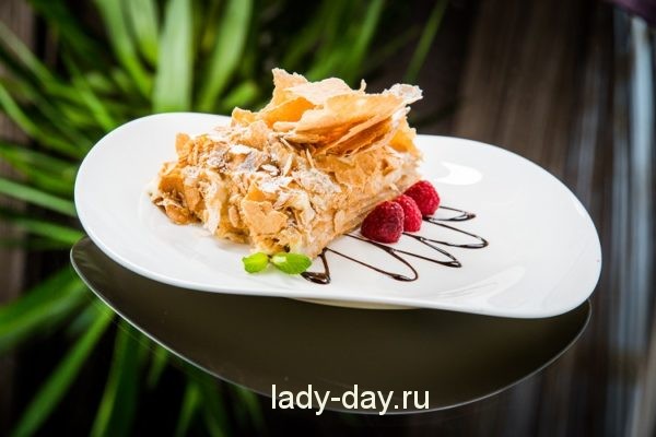 кусочек торта наполеон