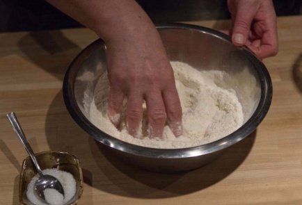 Вареники с картошкой, шкварками, грибами и луком