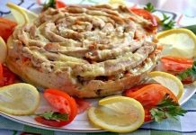 Пирог «Чайная роза» с курицей и грибами