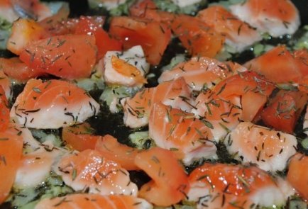 Фетучини с семгой в сливочном соусе и пармезаном