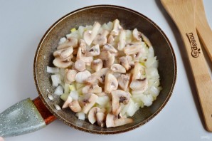 Быстрый куриный пирог со шпинатом и грибами - фото шаг 3