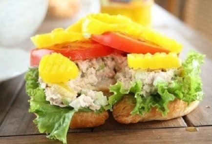 Сэндвичи с тунцом и солеными огурчиками