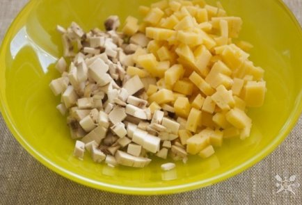 Завтрак в булочке с грибами и сыром