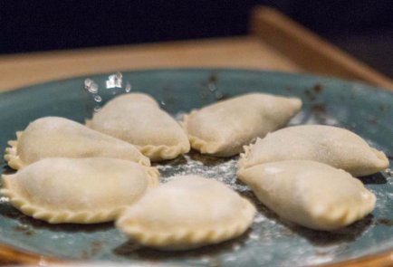 Вареники с картошкой, шкварками, грибами и луком