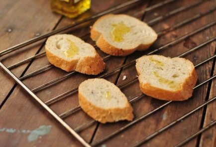 Луковый суп с багетом и сыром