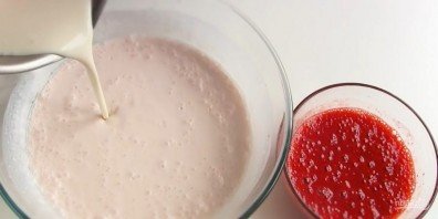 Желейный торт с творогом и клубникой - фото шаг 5