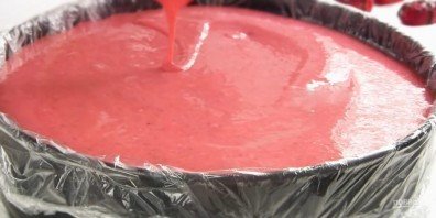 Желейный торт с творогом и клубникой - фото шаг 6