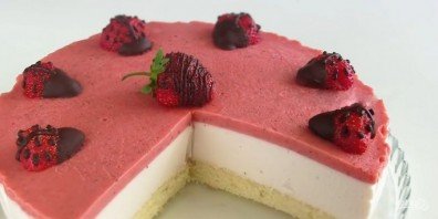 Желейный торт с творогом и клубникой - фото шаг 7