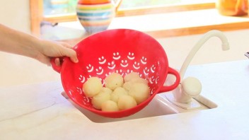 Клёцки из свеклы - фото шаг 1