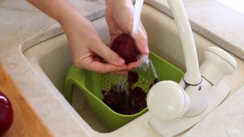 Клёцки из свеклы - фото шаг 2