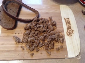 Шарики из брынзы с оливками в хлебных крошках - фото шаг 1