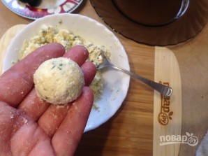 Шарики из брынзы с оливками в хлебных крошках - фото шаг 5