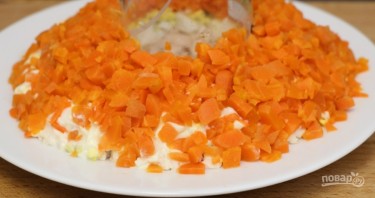 Слоеный салат с курицей и киви - фото шаг 4