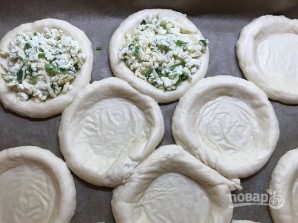 Ватрушки с сыром и зеленью - фото шаг 10