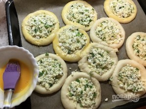 Ватрушки с сыром и зеленью - фото шаг 11