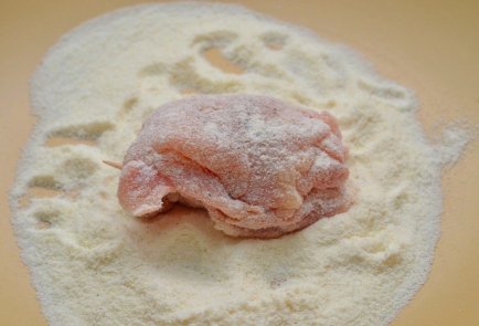 Куриная голень с сыром и ананасом