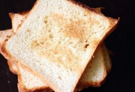 Яичные сэндвичи с беконом и огурцом