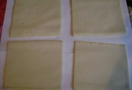 Самса с начинкой из брынзы, шпината и зелени