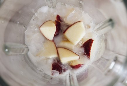 Яблочный смузи с карамельным сиропом