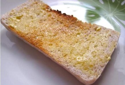 Чиабатта с красной икрой и яйцами